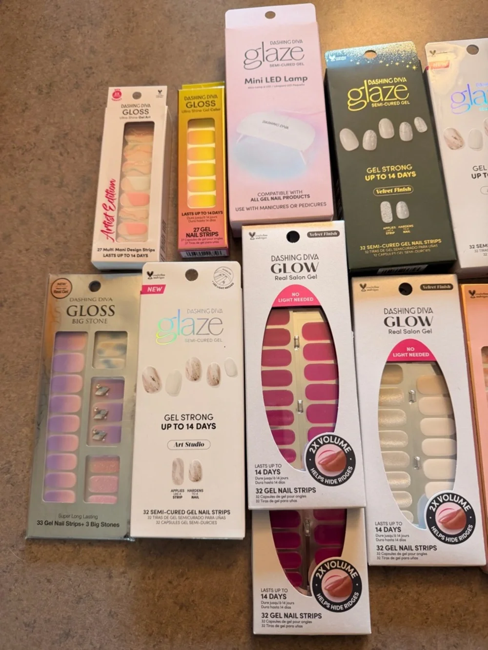 LOT of 16 new Dashing Diva gel strips and new mini led lamp!